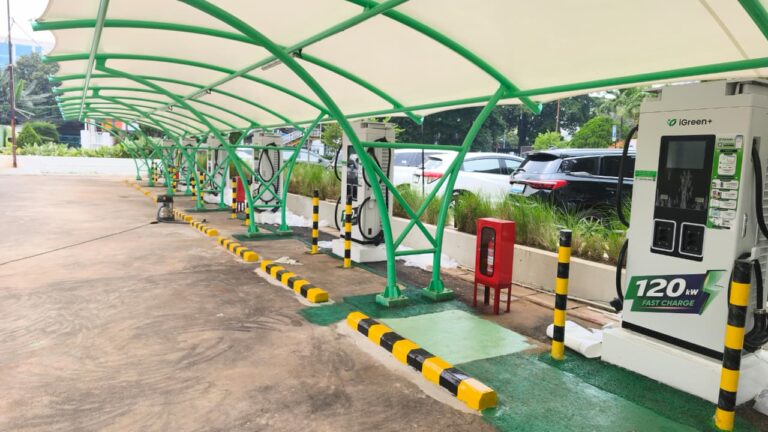 PLN Perkuat Ekosistem Kendaraan Listrik di Jantung Ibu Kota, Pasokan Listrik Andal Siap Dukung Operasional SPKLU iGreen+ Pos Bloc